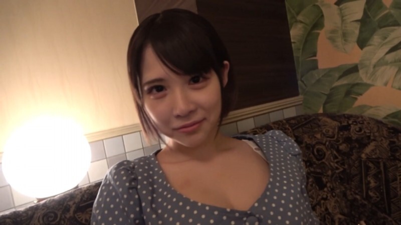 FC2-PPV-4736166 A cute girl I found on a dating site who lifted her hips and twitched, "It feels so good!" She even begged for a creampie at